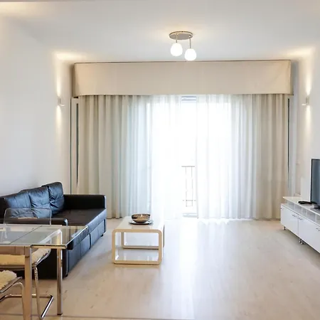 B40 With Parlament View * Budapest